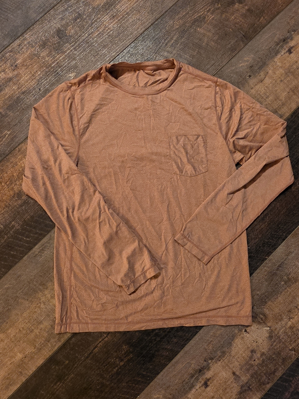 Vuori Long Sleeve Pocket Tee in Rust Brown/teracotta Size Large Mens